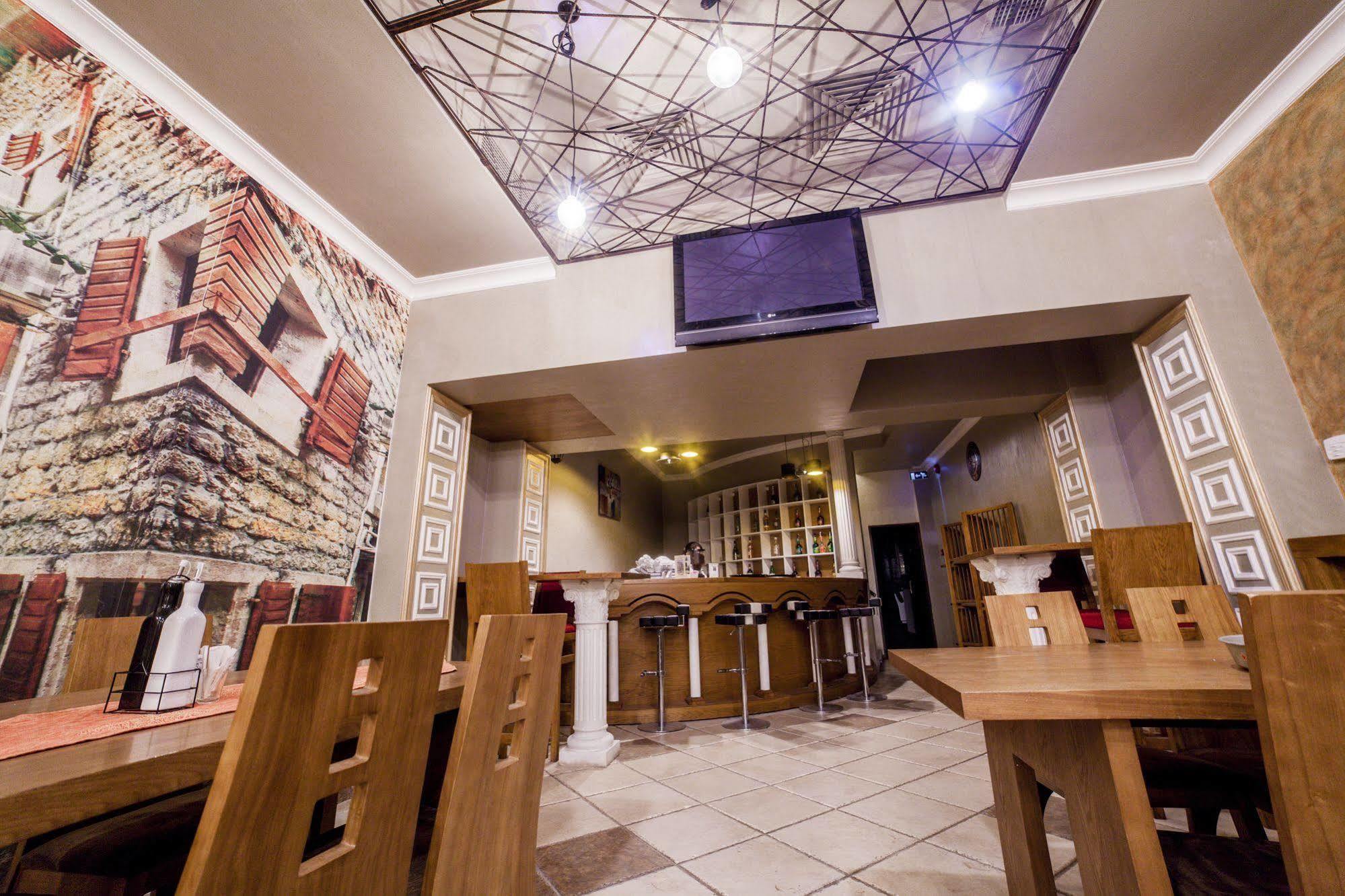 Hotel Helin Central Craiova Exterior photo